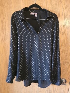 Chico's Black Top with Cream Geometric Collar Accents